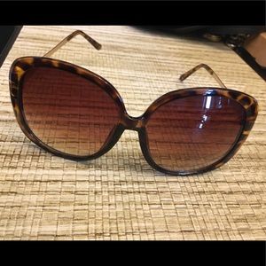 Jessica Simpson oversized tortoise sunglasses